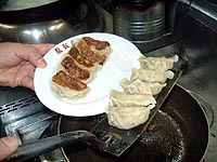 カリッとこげ目がついた方を表にして