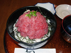 中おち丼(まぐろが2倍)