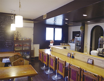 シロクマ食堂　店内