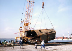 �C���ł̍|�D4������̌�̗g�����