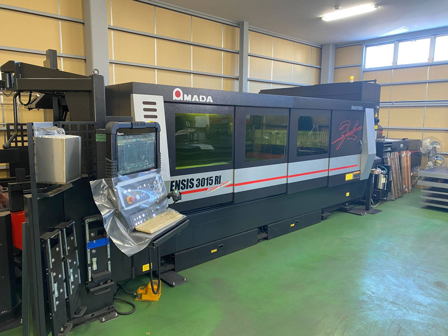 アマダ　レーザー加工機　ENSIS3015R1