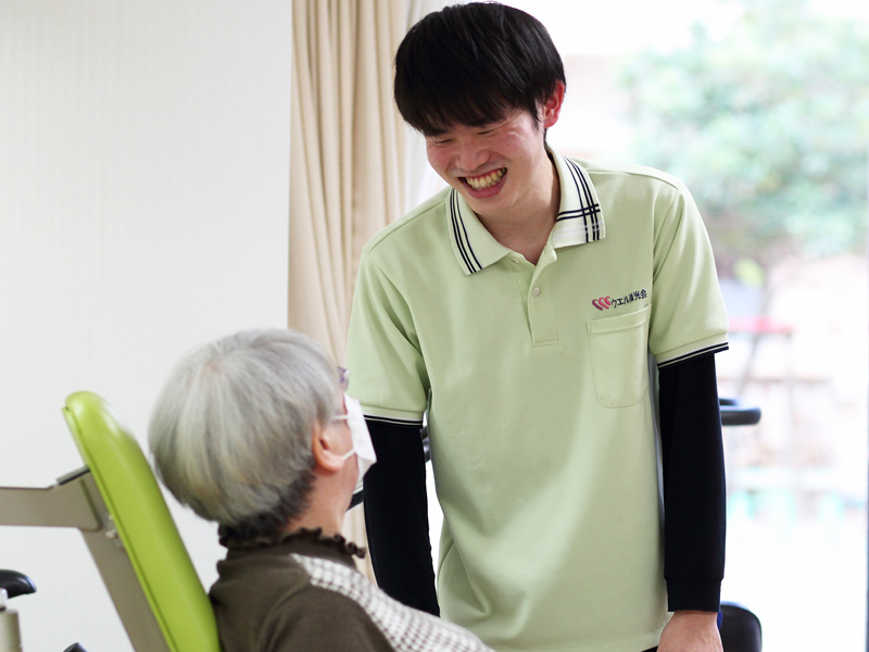 豊中市の介護職 求人で働く職員の様子2