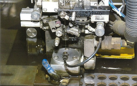 ワイヤーカット加工機