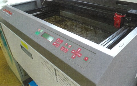 レーザー彫刻機