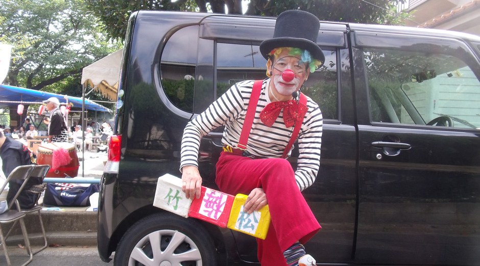 エロのラッキー・バルーンなら横浜ユニバーサル大道芸 ピエロのラッキー・バルーンなら横浜ユニバーサル大道芸