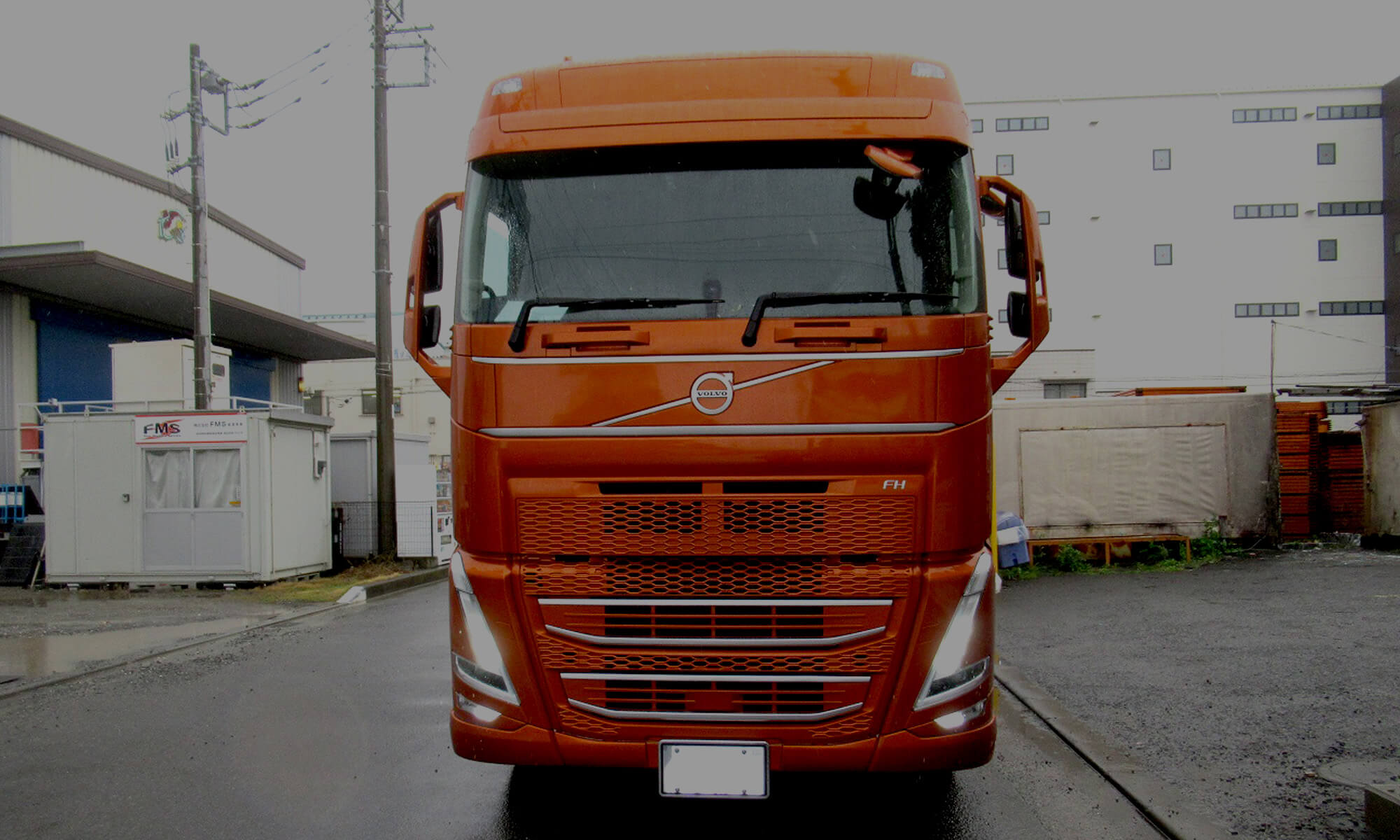 大型トラックや中型ダンプ・小型ダンプも車両塗装で美しく