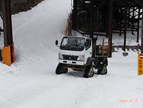 キャンター（４輪駆動トラック）